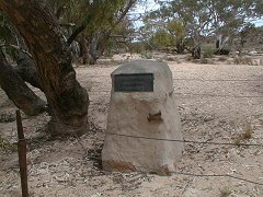 burkes grave.jpg (17802 bytes)