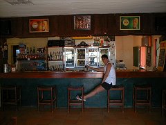 noccundra pub bar.jpg (12575 bytes)